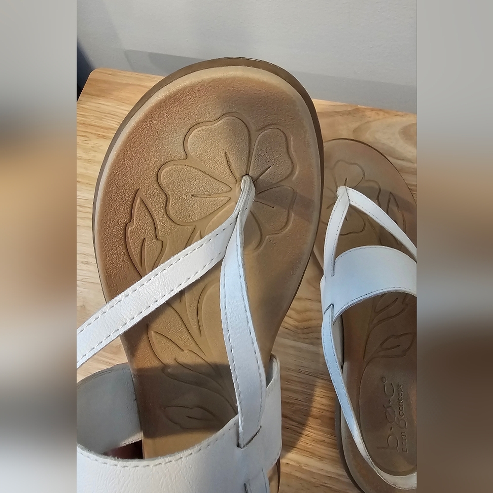 b.o.c Women's White Sandals Size--8 - Picture 5 of 8